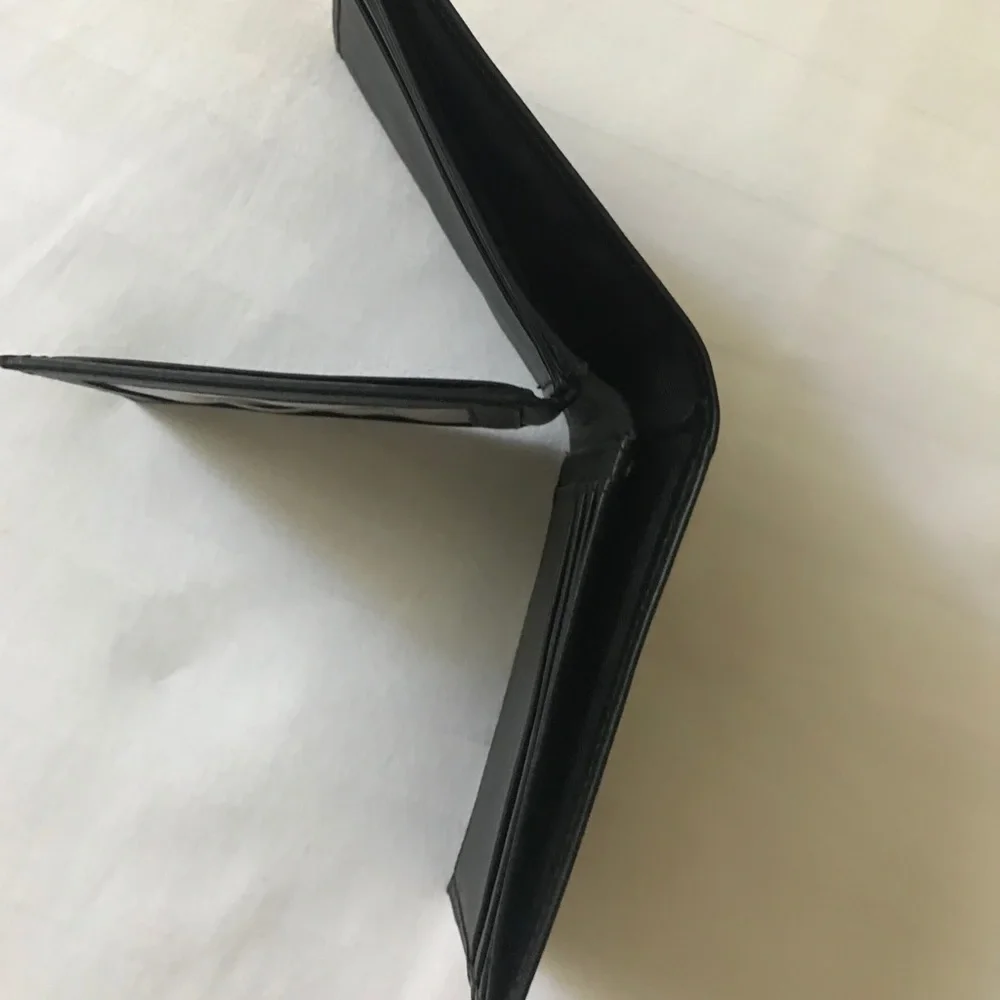 Calvin Klein leather wallet - Picture 3 of 4